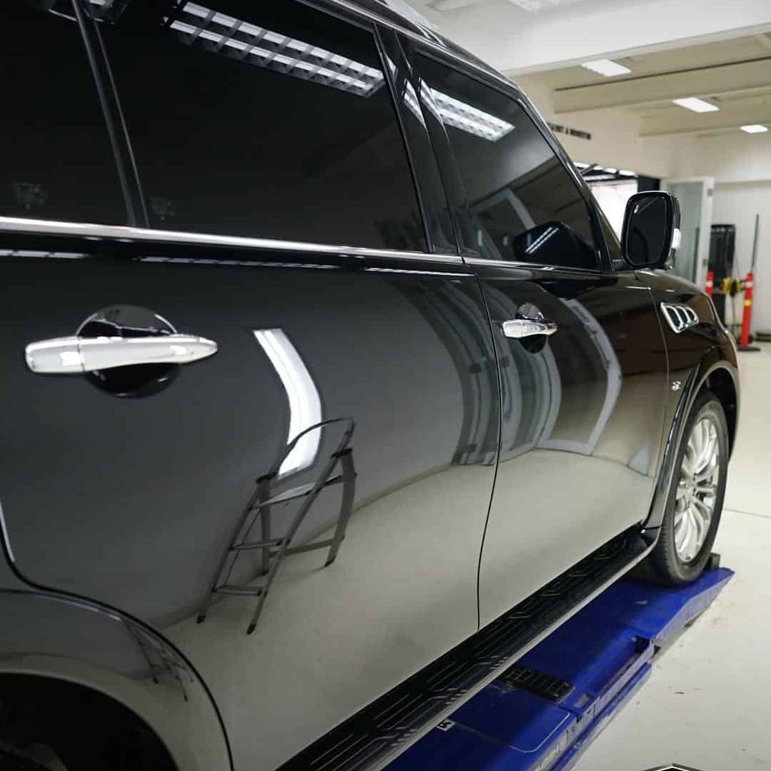 Efek glossy mobil Infinity QX80 setelah diaplikasikan Renew Ceramic Spray Coating makin terlihat (1)