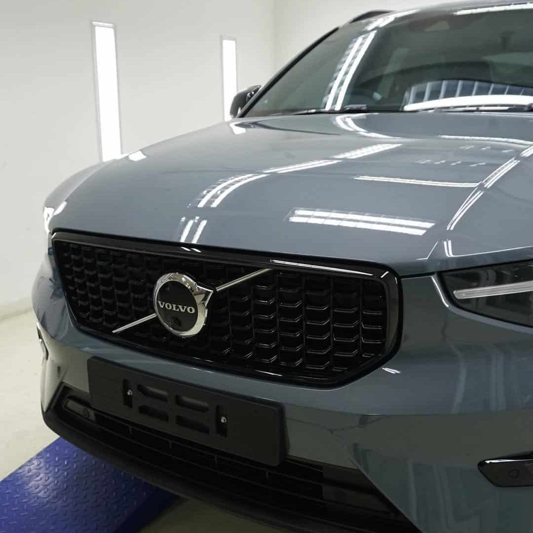 Halo sahabat System X. Kali ini showroom kita kedatangan unit Volvo XC40 Recharge untuk di prote