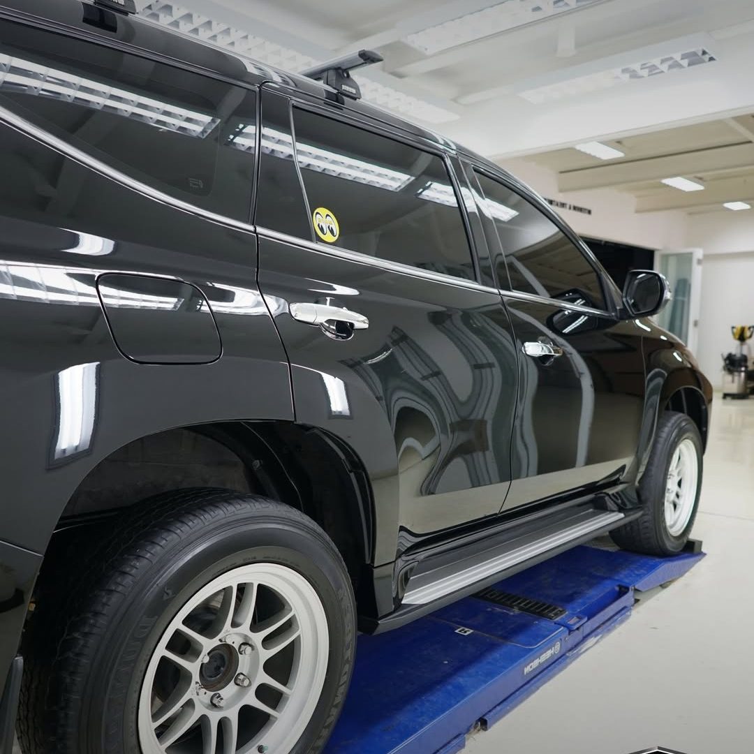 Hyper gloss and wet look Pajero Sport Dakar after maintenance by System X Indonesia.✅ 9+ Months (2)