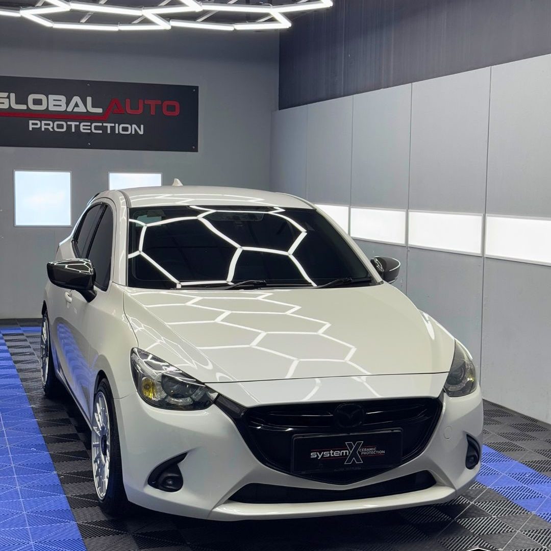 Mazda 2 Protected with Coating Pro by System X!Mazda 2 tampil lebih mewah dan elegan dengan kila