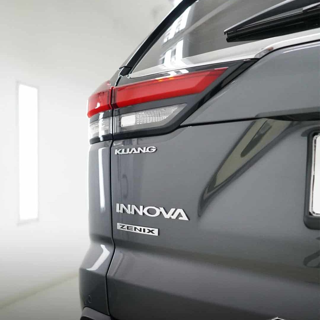Salah satu hal yang membedakan mobil setelah di coating oleh System X adalah refleksi objek pada (2)