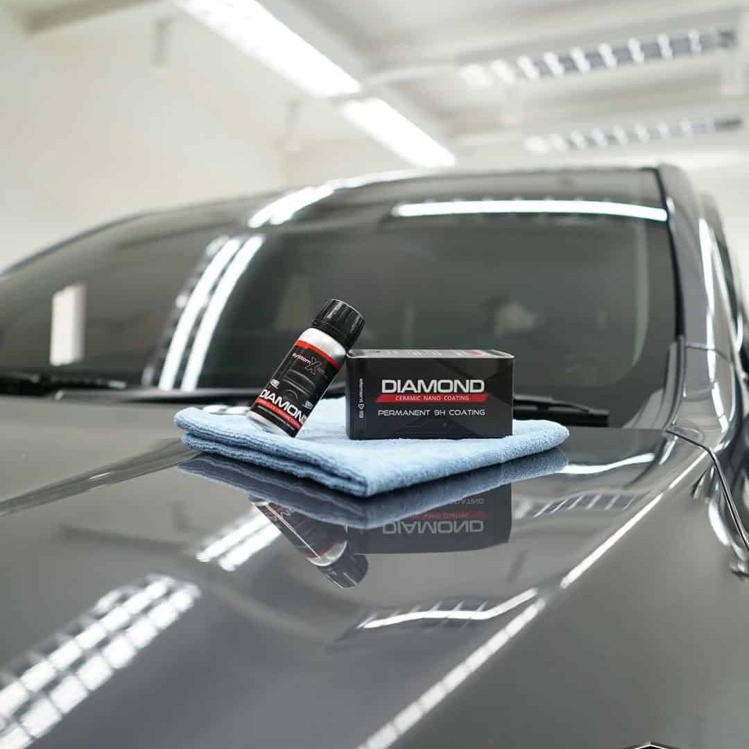 Salah satu hal yang membedakan mobil setelah di coating oleh System X adalah refleksi objek pada (3)