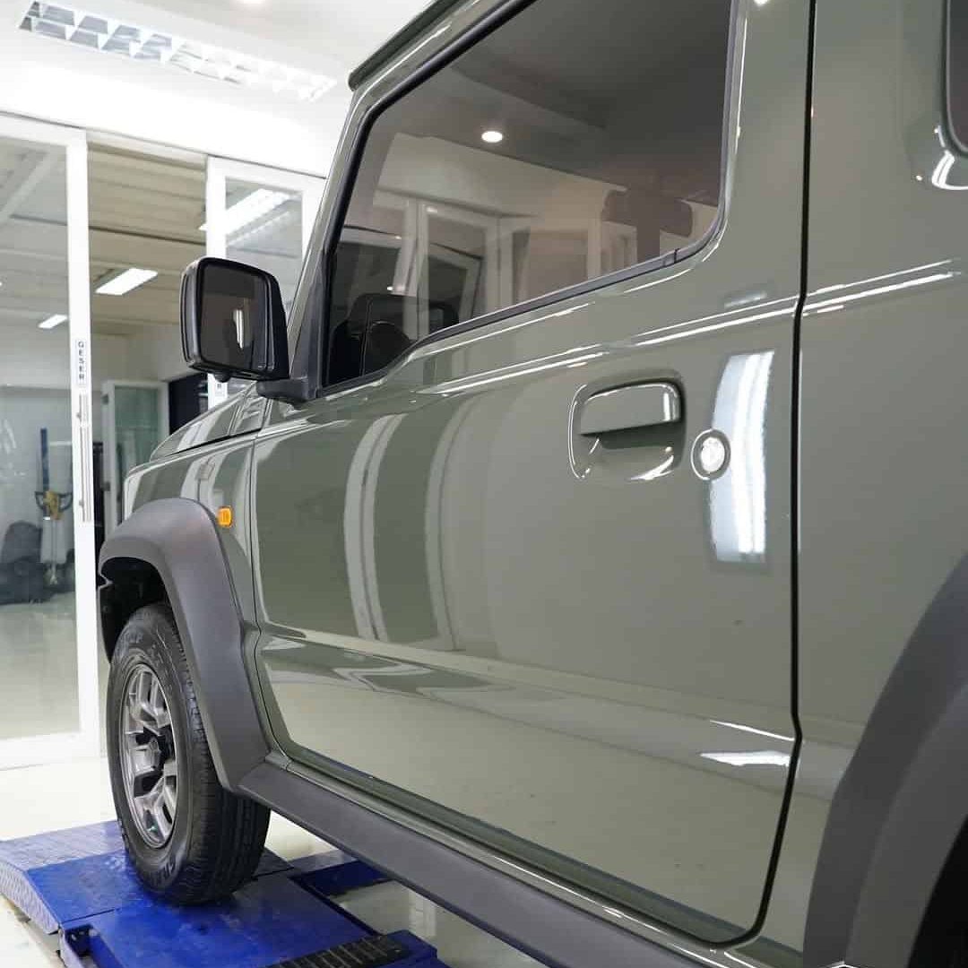 Setelah proses detailing dan poles, Suzuki Jimny ini diaplikasikan Renew Spray Ceramic Coating p (2)