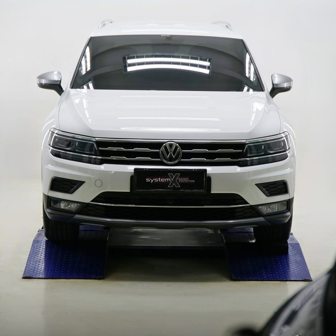 🚘 Volkswagen Tiguan Allspace after our premium detailing & paint correction service.Reservation